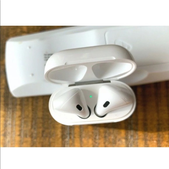 Airpods 2nd gen with charging case - Picture 5 of 6